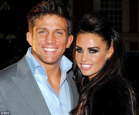 Alex Reid hits back after ex wife Katie Price discusses。